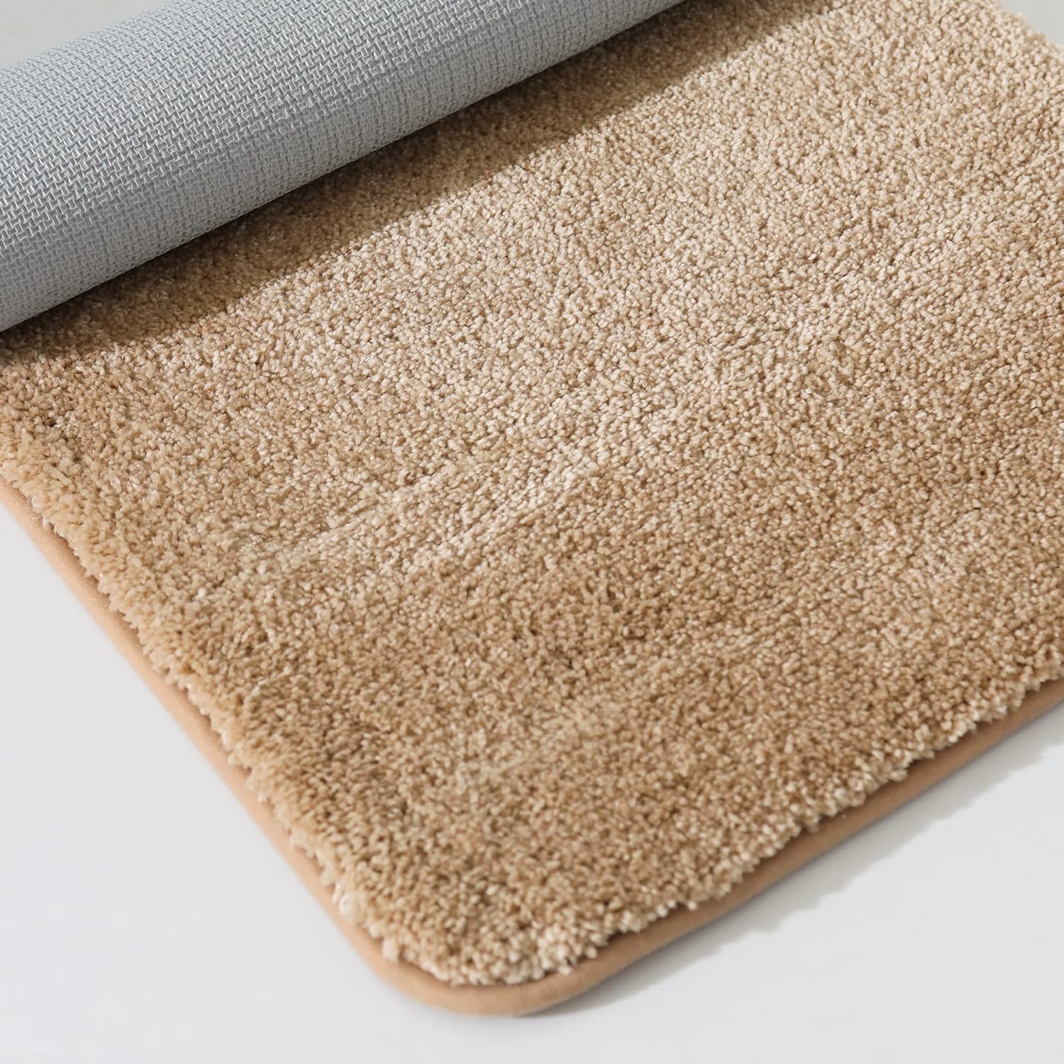 PLUSH YARN BATH MAT