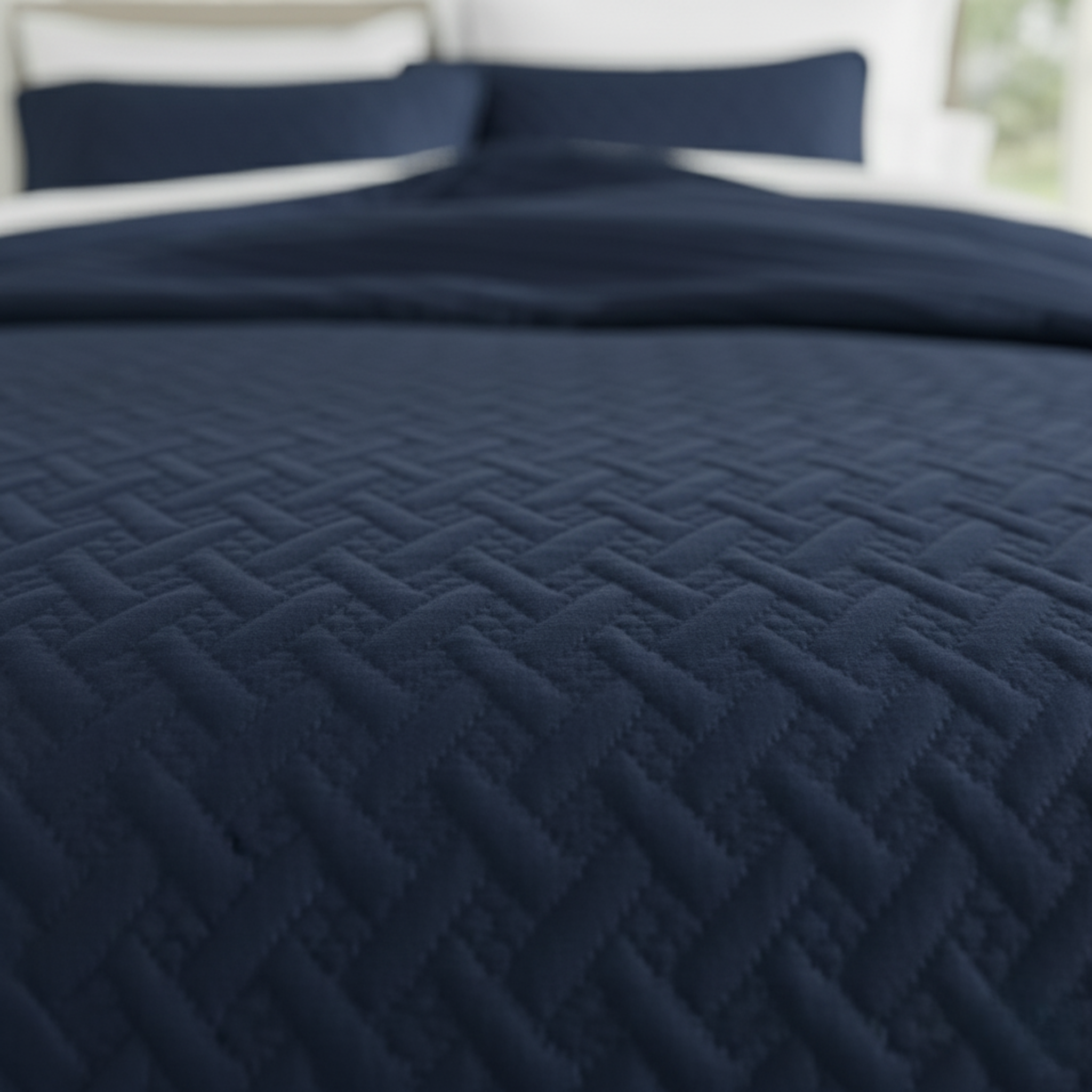 GEOMETRIC TEXTURED LIGHTWEIGHT QUILT SET