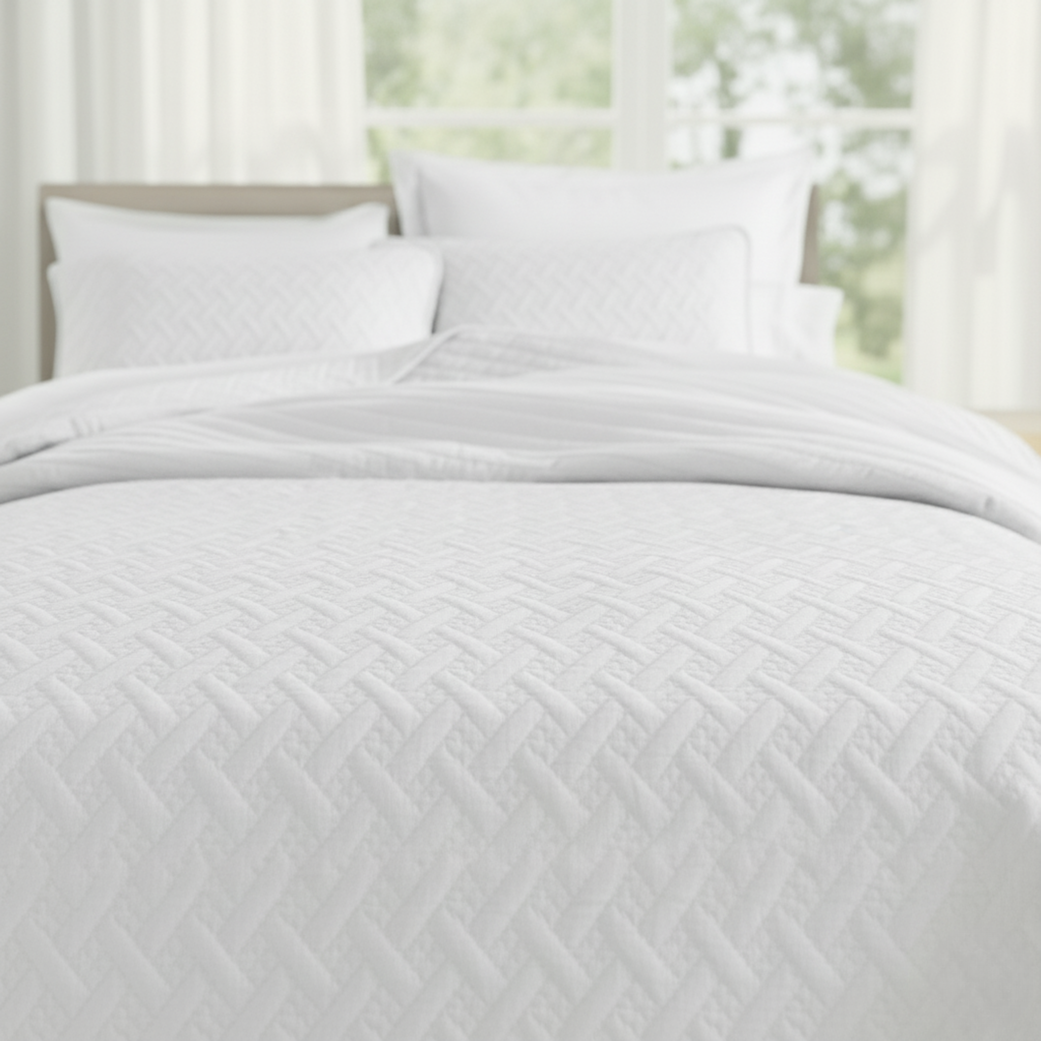 GEOMETRIC TEXTURED LIGHTWEIGHT QUILT SET