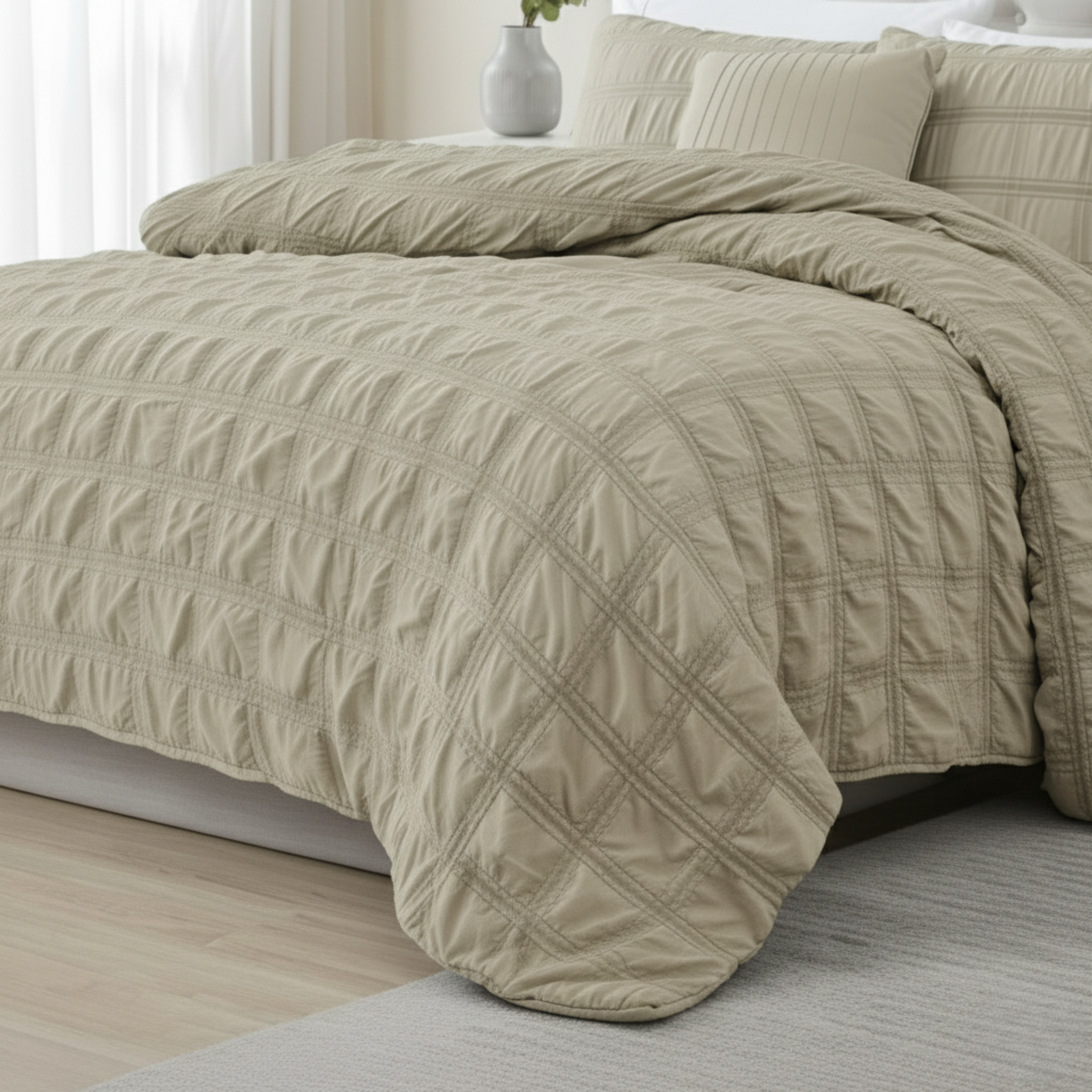 SEERSUCKER SQUARE TEXTURE COMFORTER SET