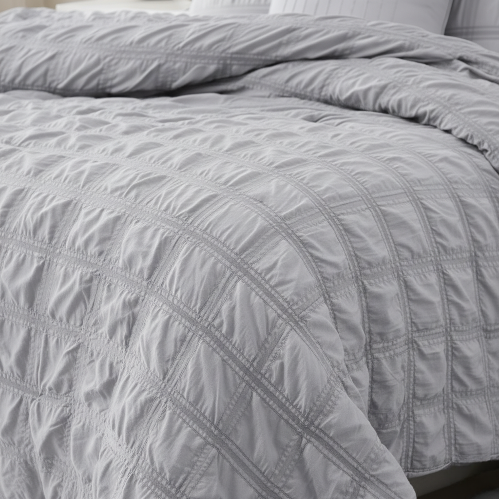 SEERSUCKER SQUARE TEXTURE COMFORTER SET