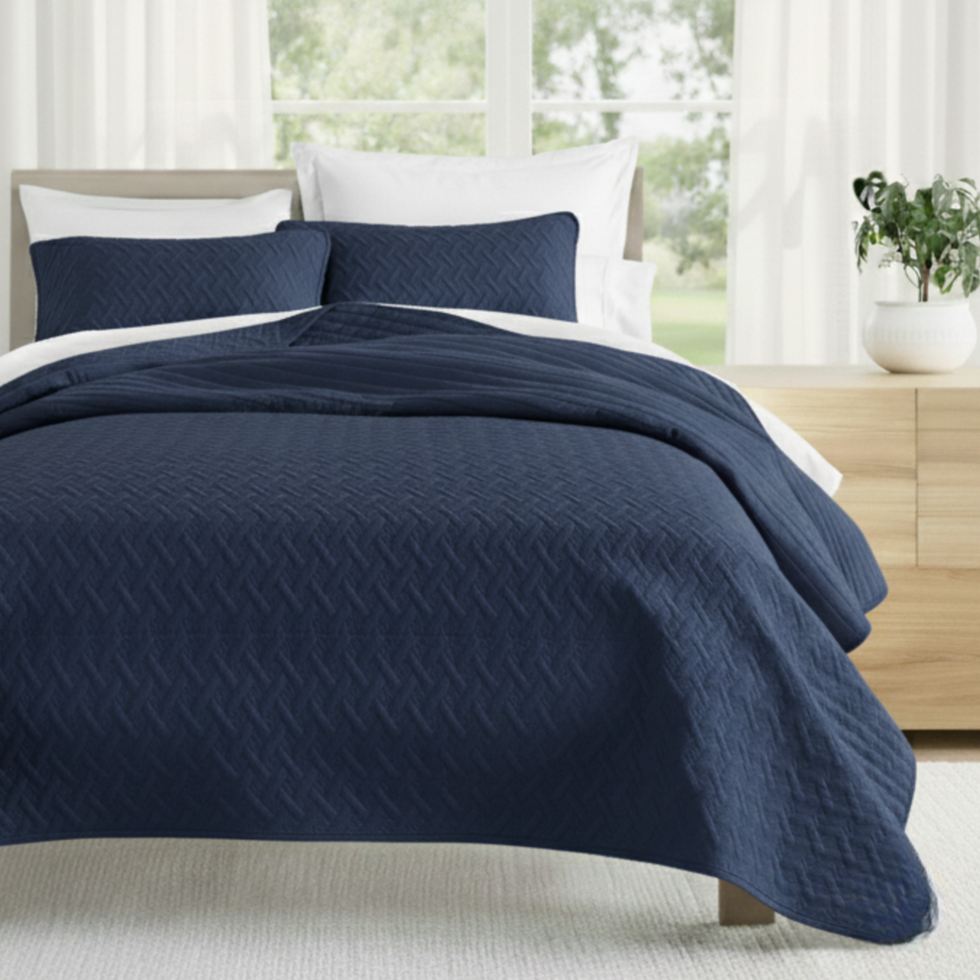 GEOMETRIC TEXTURED LIGHTWEIGHT QUILT SET