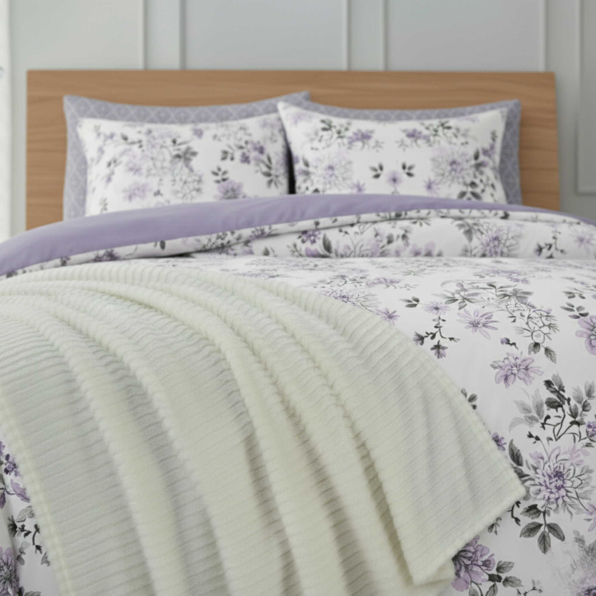 LAVENDER FLORAL REVERSIBLE COMFORTER SET