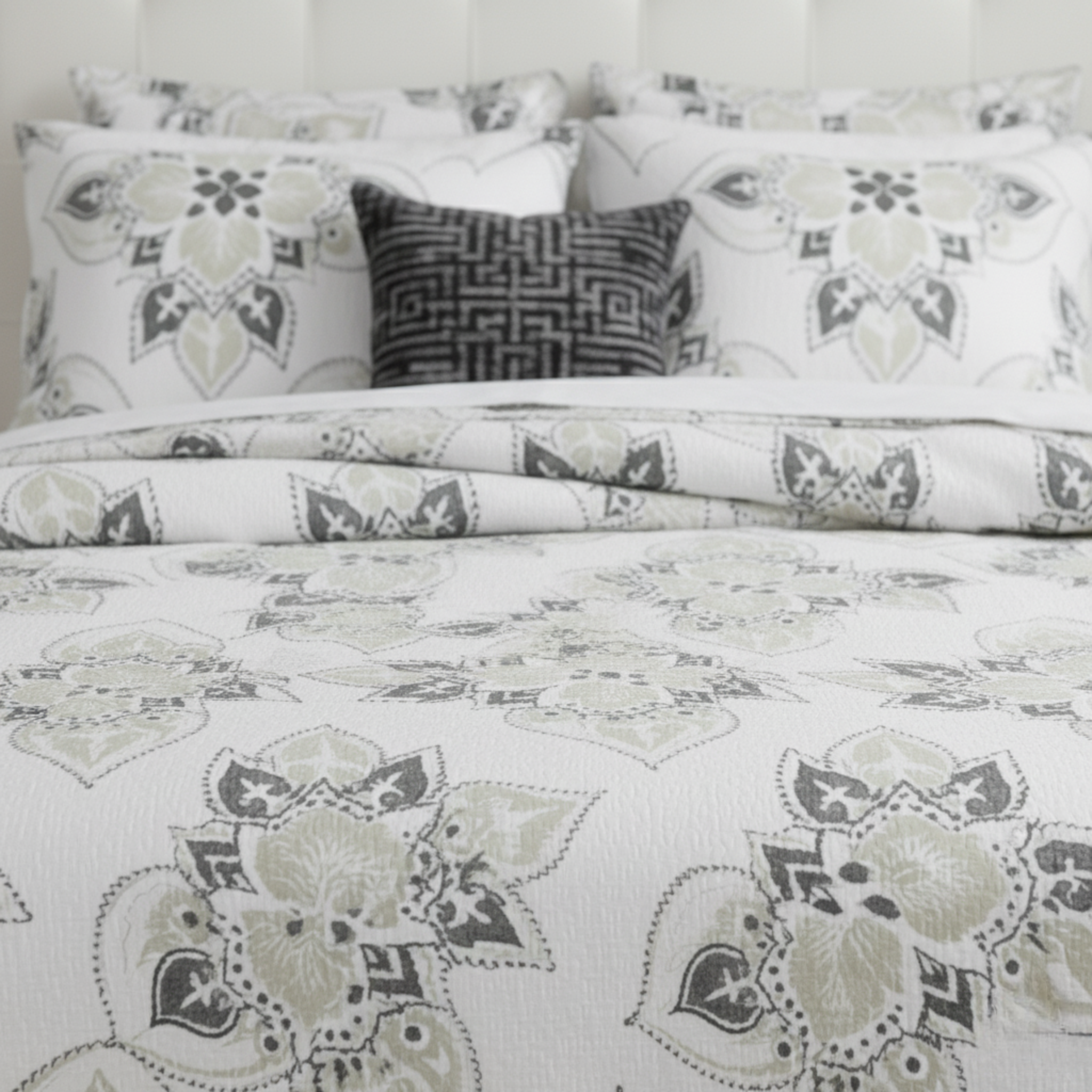 LUXURY MEDALLION PRINTED 7-PIECE COMFORTER SET