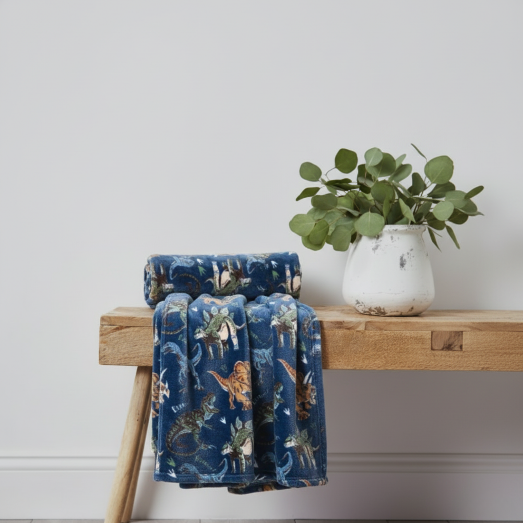 JURASSIC ADVENTURE COZY FLEECE THROW