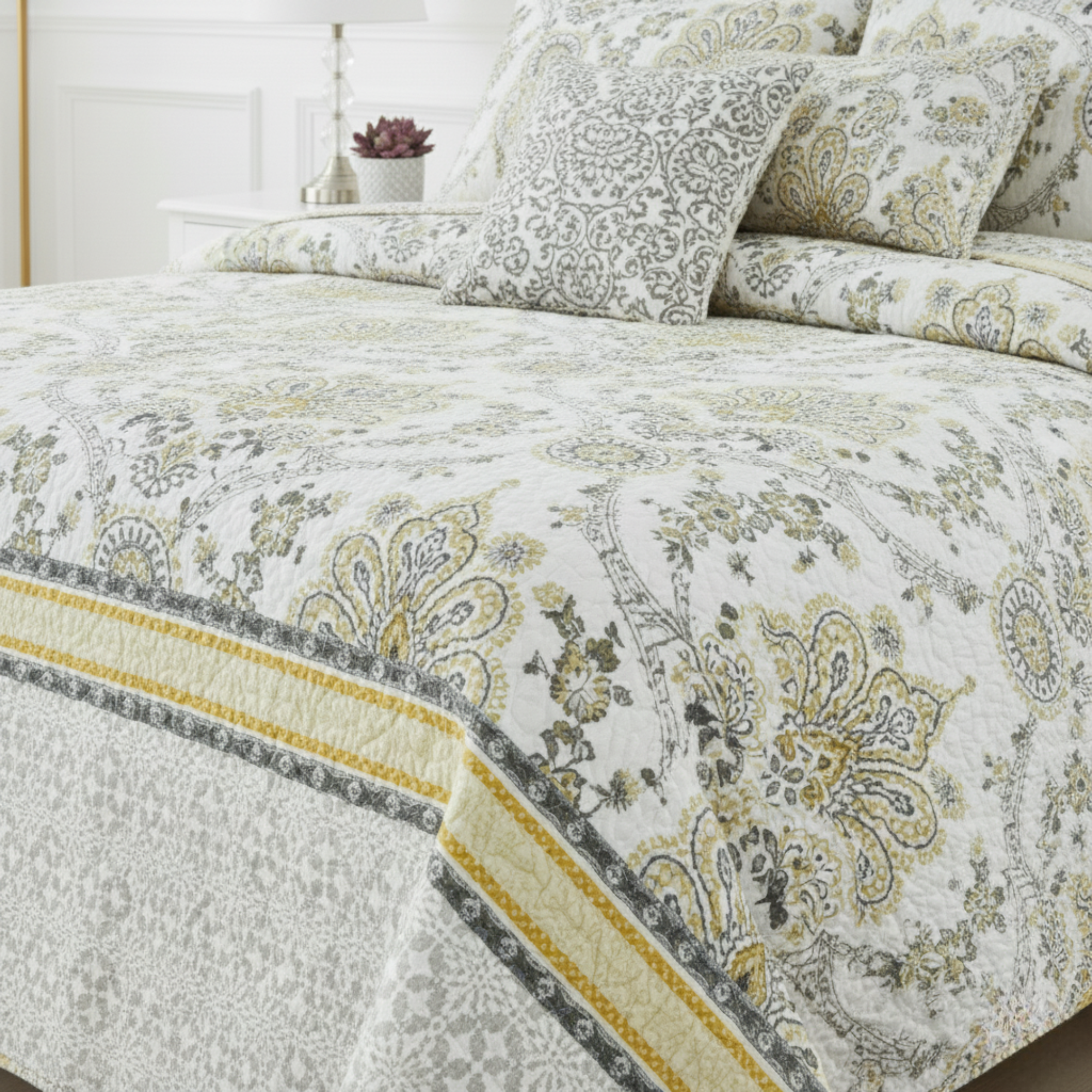 MODERN PAISLEY REVERSIBLE QUILT SET